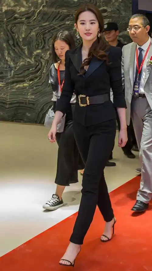 刘亦菲参加某活动现场 高清生图神仙姐姐 名不虚传(高清)