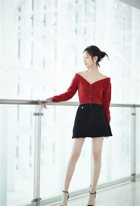 李庚希个人资料写真作品大全 - 女性百科 - 蓝灵育儿网