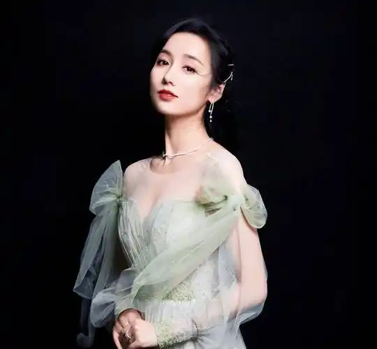 吕一:一顿火锅遇见爱情,结婚6年仍未孕,她的豪门生活幸福吗?