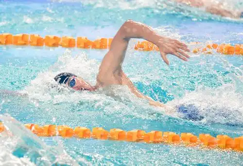 游泳——全国游泳争霸赛:季新杰获得男子200米自由泳冠军_肇庆