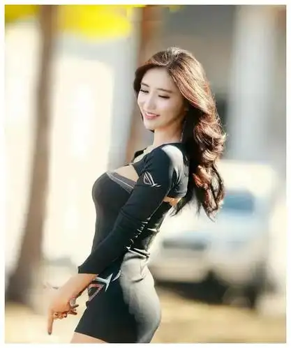 紧身穿搭尽显完美的s曲线,网友:要是有个这样的老婆就好了