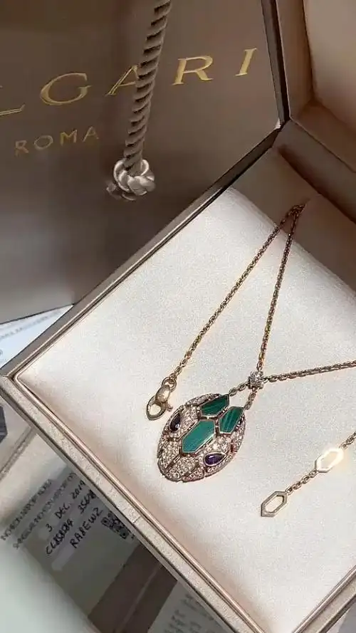宝格丽 满钻玫瑰金蛇头项链#项链#奢侈品#同城-度小视