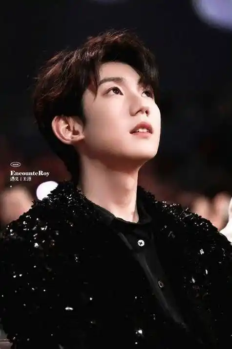 王源恋情疑云揭秘他与李恩童的亲密关系