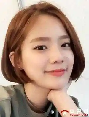 中分短发女生发型时髦显瘦更显气质