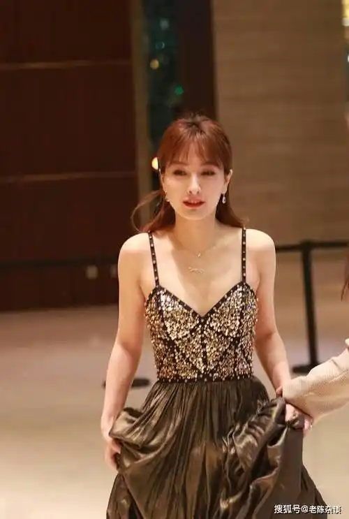 原创这谁顶得住嘛41岁吴昕饱满性感韵味十足