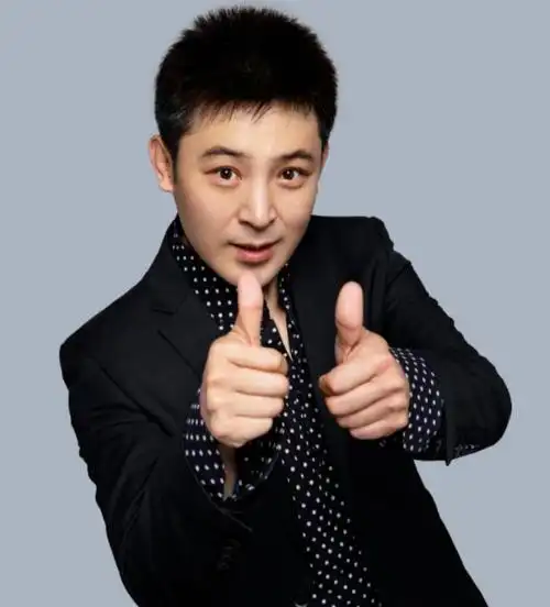 演员孙涛18次登上春晚与平凡初恋恩爱30年如今很幸福