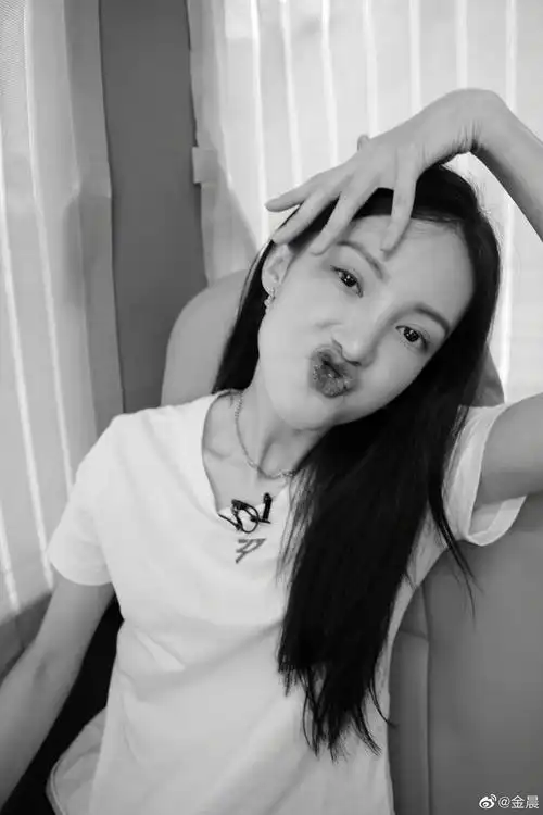 收集姐姐们的嘟嘴照