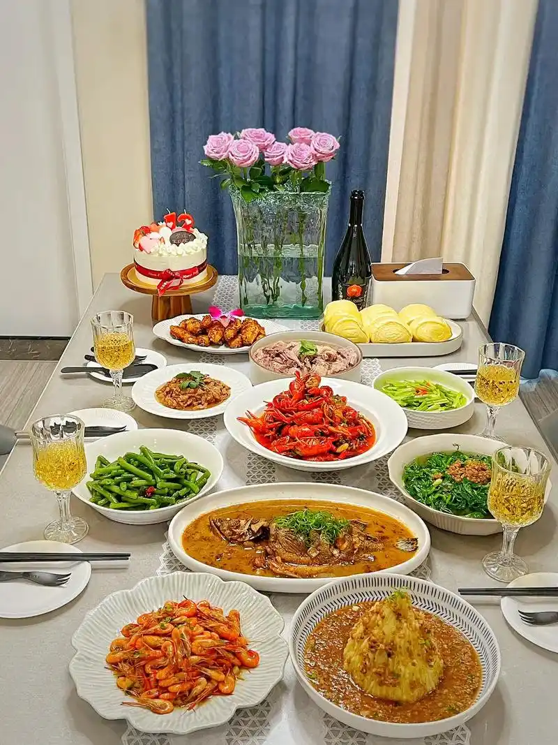闺女的生日宴,妈妈在家轻松搞定一桌大餐.#创作灵感 大家好, - 抖音