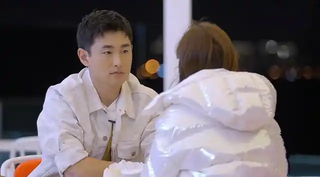 王彦霖刷牙太用力,李一桐秒变贾玲脸,牙膏吻还香吗?