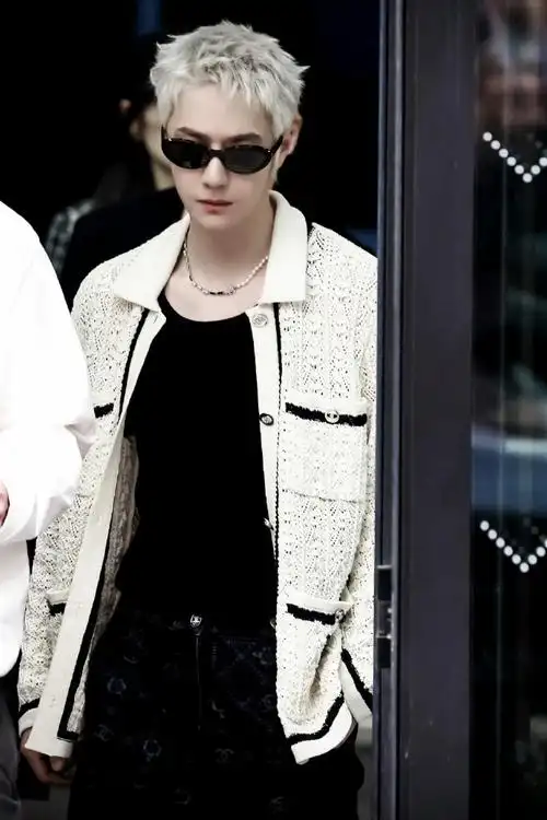 王一博g社生图#你知道吗,作为香奈儿全球品牌形象大使的王一博穿的是