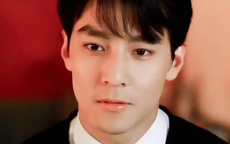 提到吴彦祖,不少人的第一印象都是"帅".