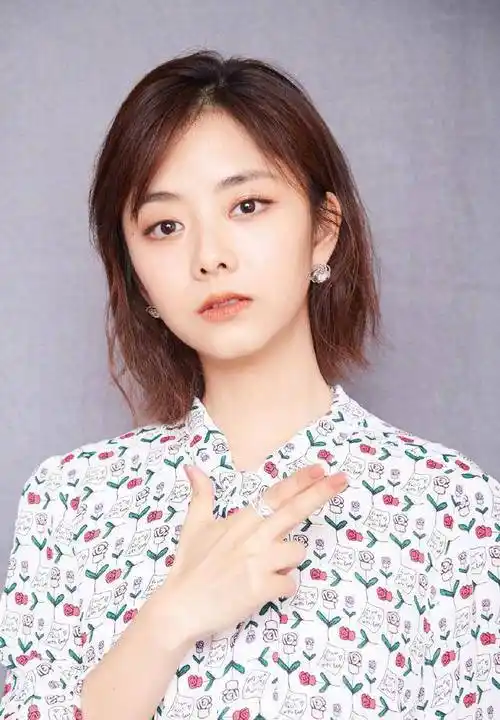 谭松韵真会穿搭!