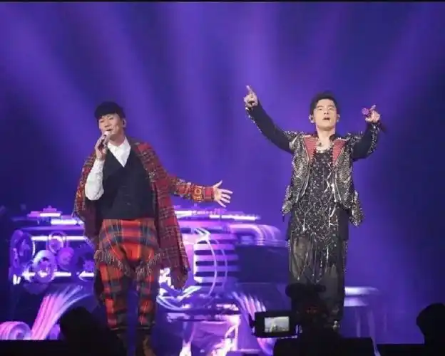 林俊杰晒与周杰伦合照_腾讯新闻