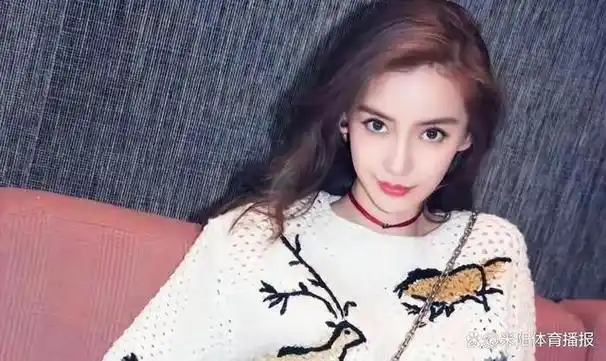 杨颖高调晒全家福庆生7岁小海绵正脸照首曝光像极了黄晓明