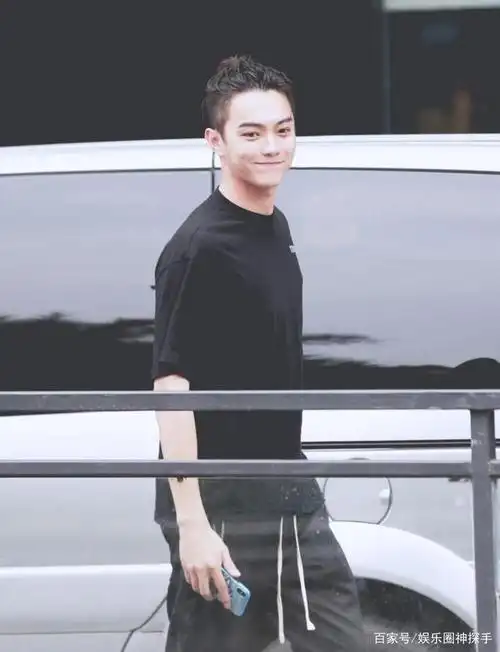 许凯被爆大量素颜生活照,最后一张你绝对认不出!