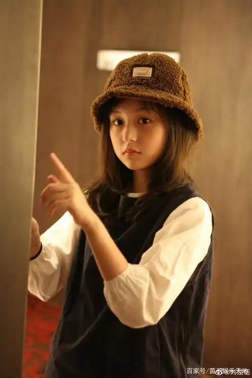 刘楚恬图集出落得更加亭亭玉立了