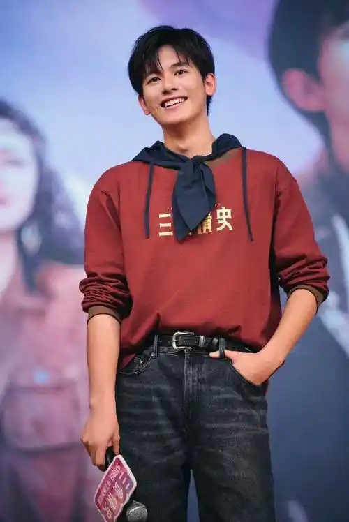 《三贵情史》路演成都站99三贵@演员胡先煦说 :"演员信念感是最基本