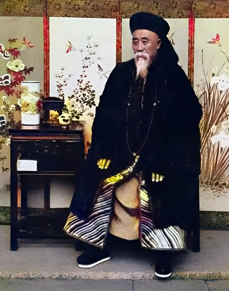 晚清, 闽浙总督崇善与各级官员和洋人官员大合影.