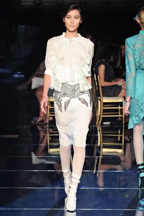 纽约时装周中国模特真空走秀背后的潜规则