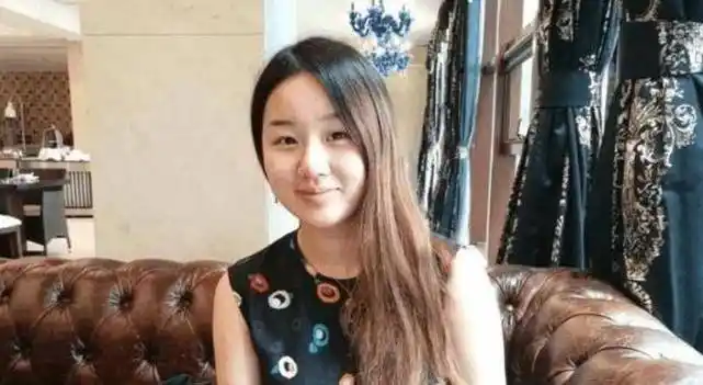 当发现妻子偷翻手机后,孟非的一个举动,令妻子李雪泪流不止