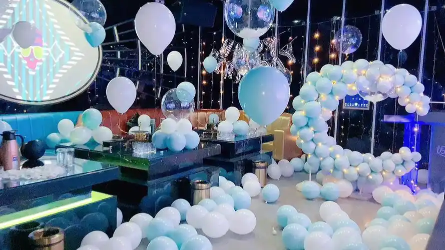 郑州ktv包厢成人生日气球派对上门气球布置