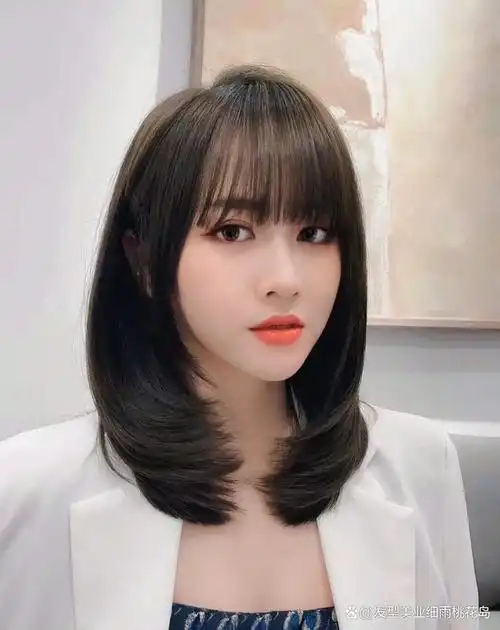 漫画锁骨发好甜美!