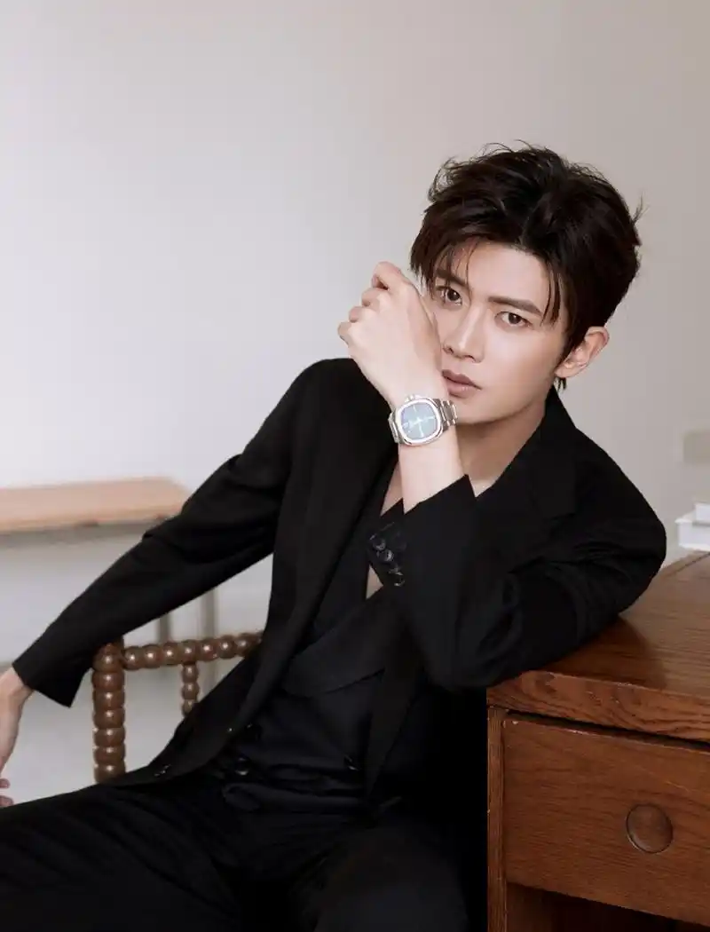 来份高冷任嘉伦 ,感受清爽帅气!  #任嘉伦写真集