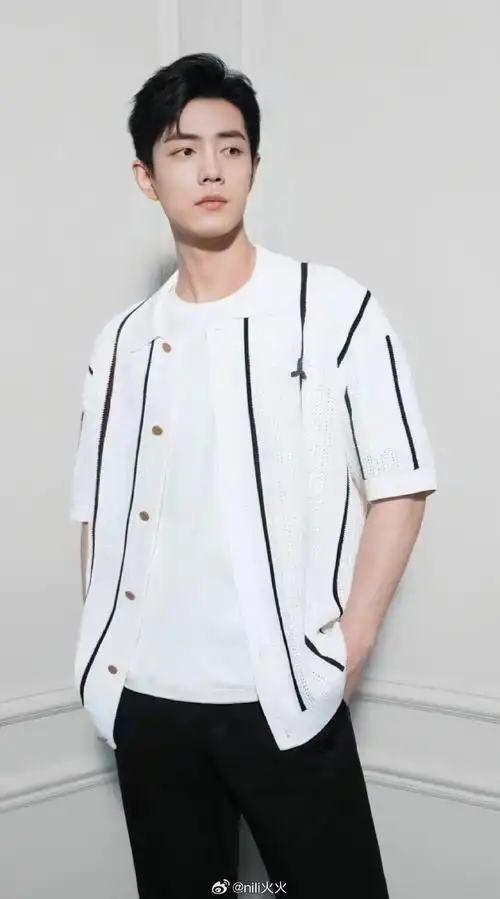 肖战#一波世美一兔新图,全身照96好看亖了!