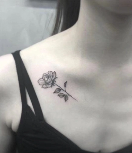 锁骨纹身图集适合女生的锁骨纹身图案4