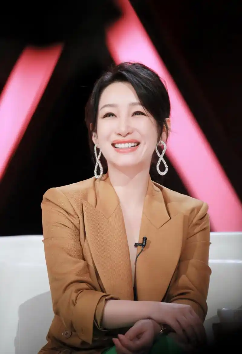 秦海璐高开叉绿裙性感综艺图片411