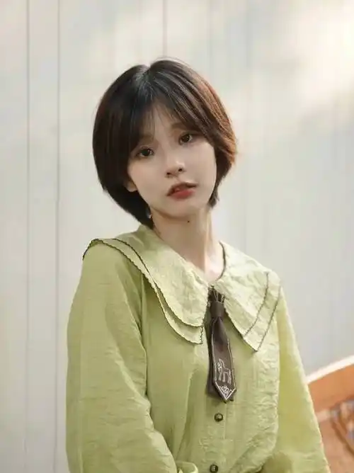 女士短碎发,剪完大不一样,很美很显小_女性_发型_魅力