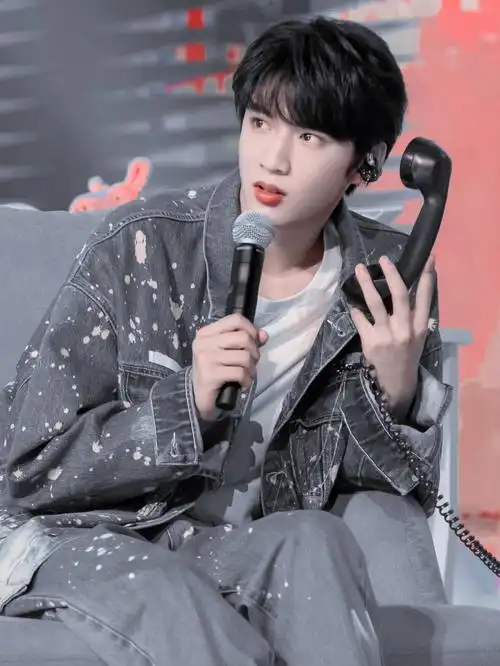 迟来的国庆快乐哈哈哈哈#刘耀文  #刘耀文甜文03_2021-10-03回复更踹