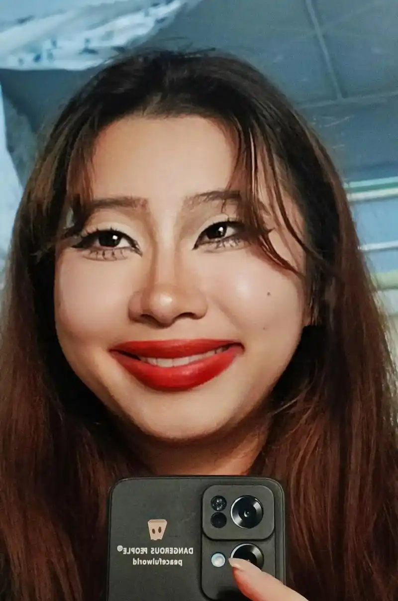 lisa疯马秀浓妆表情包 - 抖音