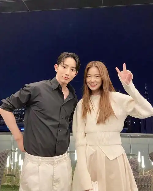 李洙赫 / 申度贤 来自国民校草榜 - 微博