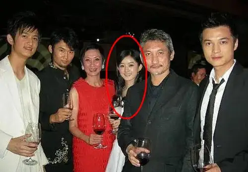 赵丽颖,一个不断看着身边女明星"跌入深渊"的弄潮儿!