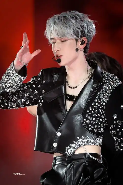 严浩翔超话腰@时代少年团-严浩翔#严浩翔理想之途演唱会##今日星拍