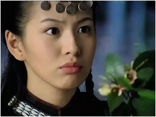 14岁出道毁于"初夜门",刘品言发胖整容星途暗淡