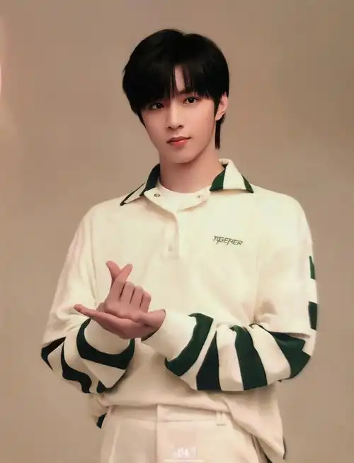 刘耀文拼色衬衫随拍##刘耀文 十七炽发利刃开秋霜##刘耀文 唱跳app