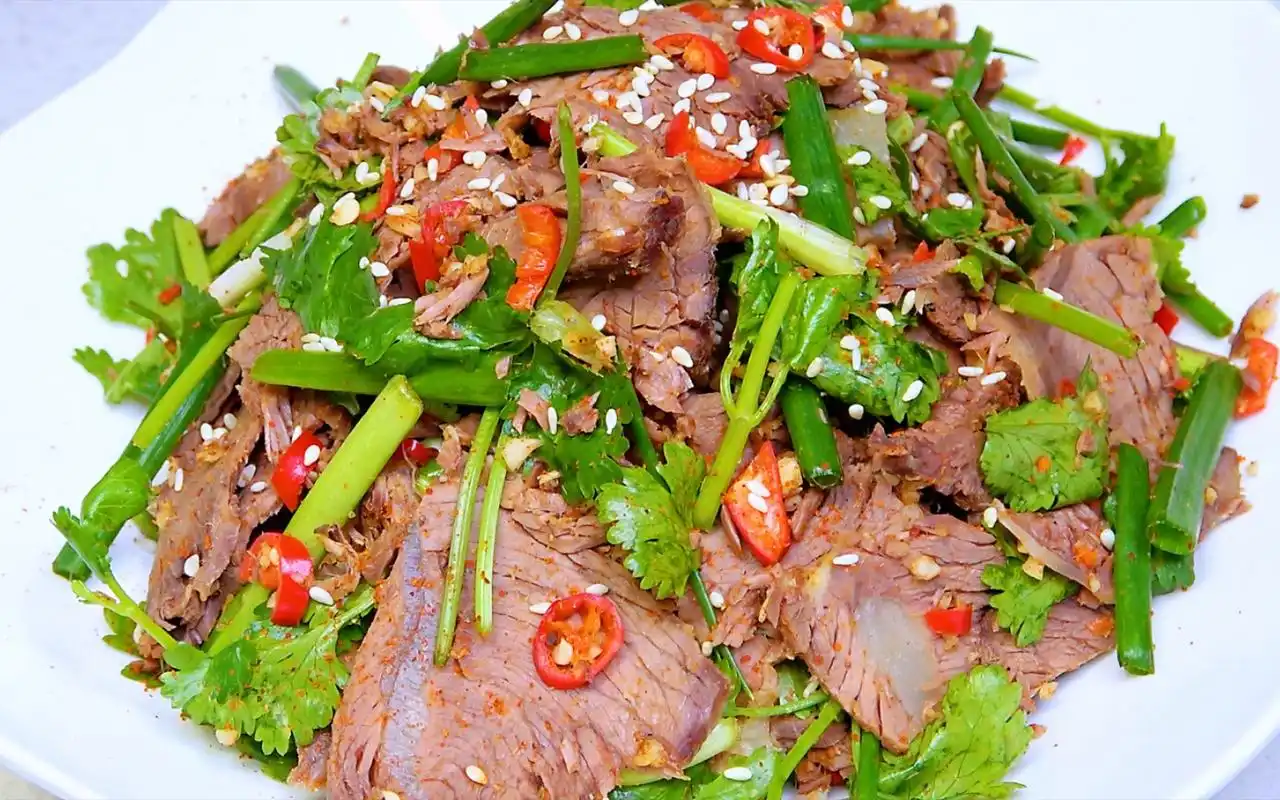 秋天牛肉不要老是红烧,教你做四川特色盐边牛肉,比酱牛肉还好吃