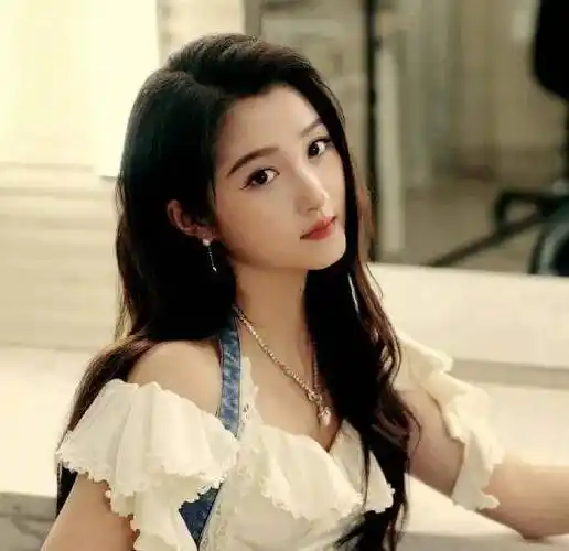 有一种整容叫鹿晗恋爱,女友关晓彤没什么变化,他像换了个人.