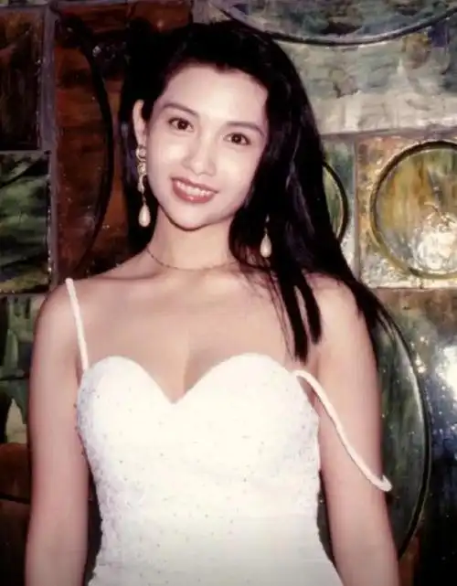 "人间尤物"邱淑贞:一脱成名,和王晶纠缠8年,却转身嫁给富豪