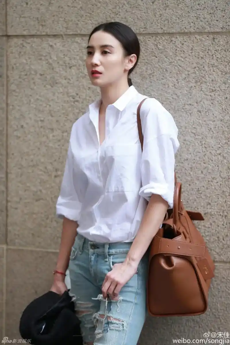 #高级的美一定是独立与优雅 #又美又飒 我的女神宋佳,松弛有 - 抖音