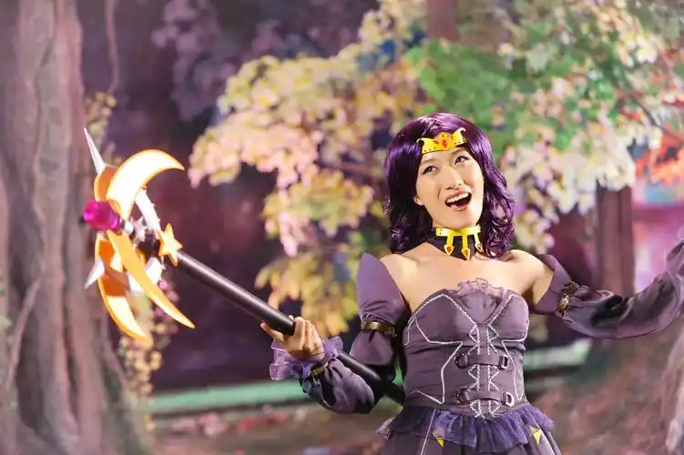 周雨彤在《巴啦啦小魔仙》中饰演谁?