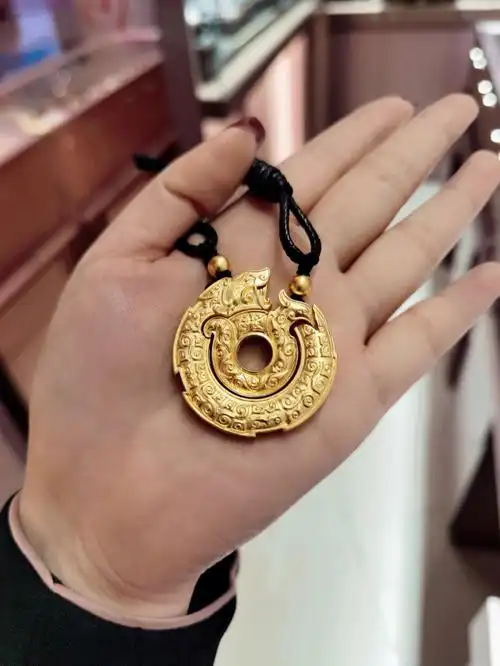 六福珠宝新款龙凤挂坠