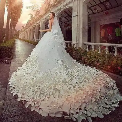 你离最美新娘只差一件最美的婚纱