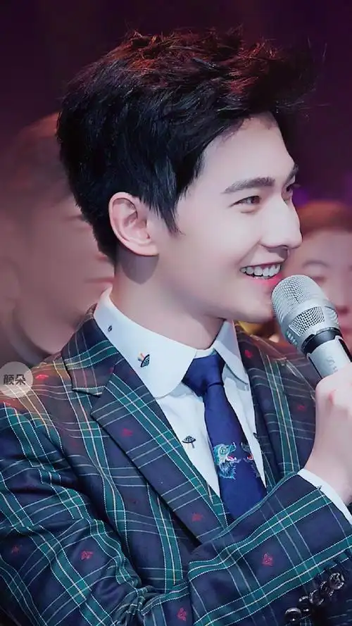 杨洋甜笑小合集 感染力满满的完美笑颜