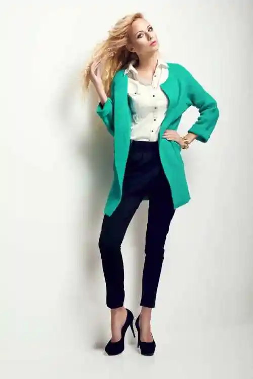 造型时尚的美女模特