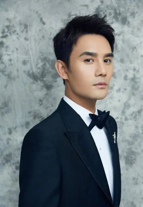 王凯帅炸了!又潮又帅又雅又挺拔又双叒