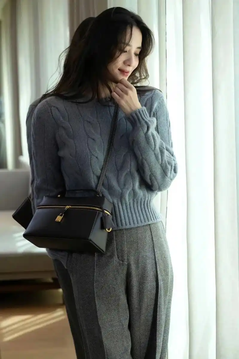 宋佳最新街拍"一身灰"好松弛,秋冬这样穿,自带高级感