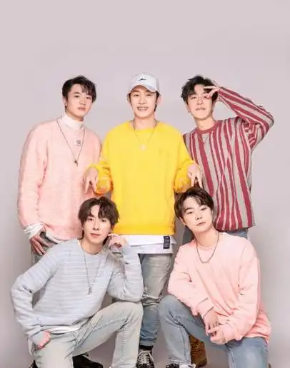 不齐舞团做客小杨哥直播间舞蹈首秀嗨翻全场是偶然还是有意